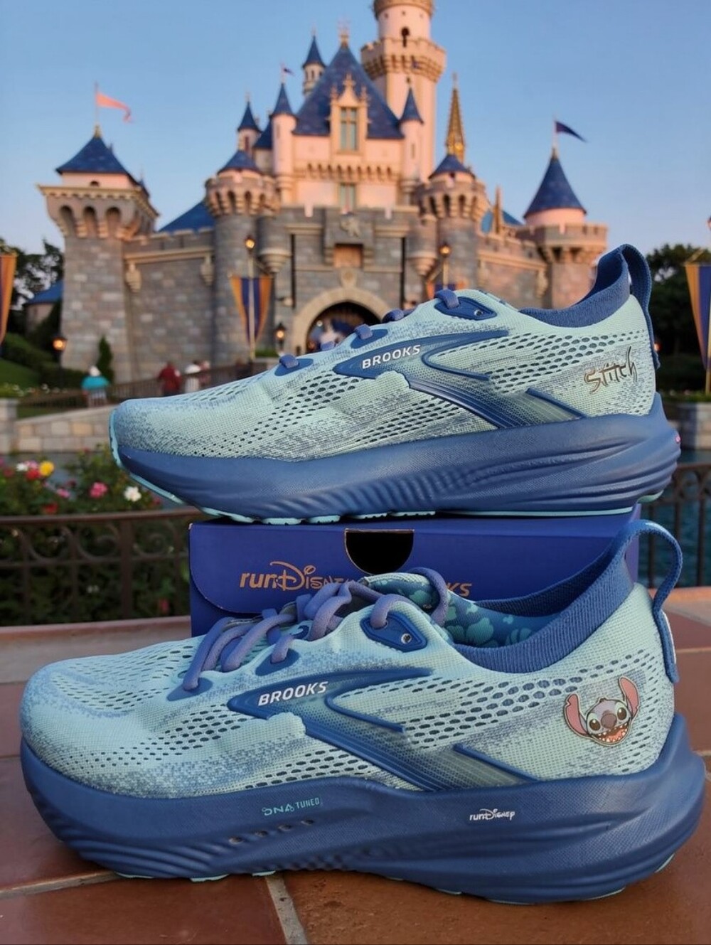 Brooks Stitch Womens Glycerin 22 run Disney X  Limited Edition Running Shoes NEW